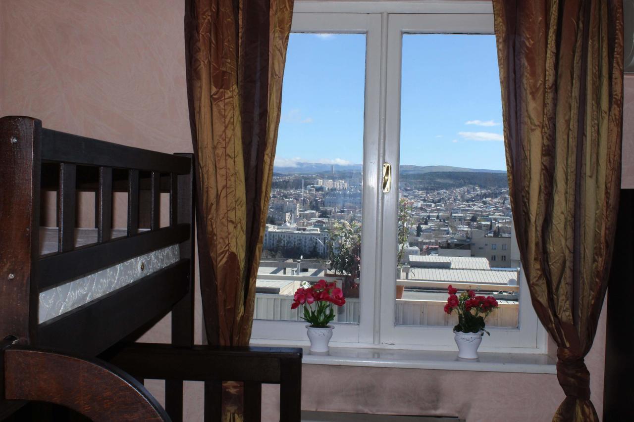 Herrmas Hostel Tbilisi Ngoại thất bức ảnh
