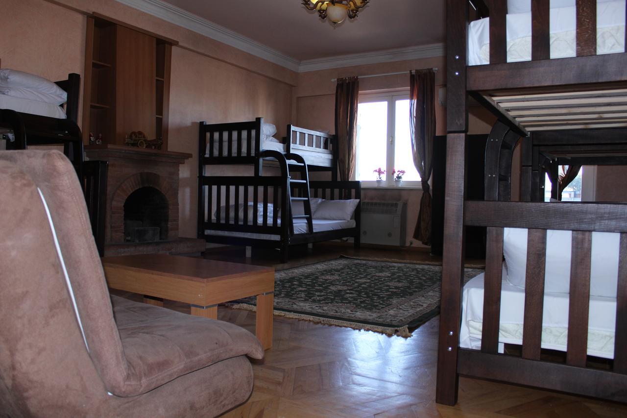 Herrmas Hostel Tbilisi Ngoại thất bức ảnh