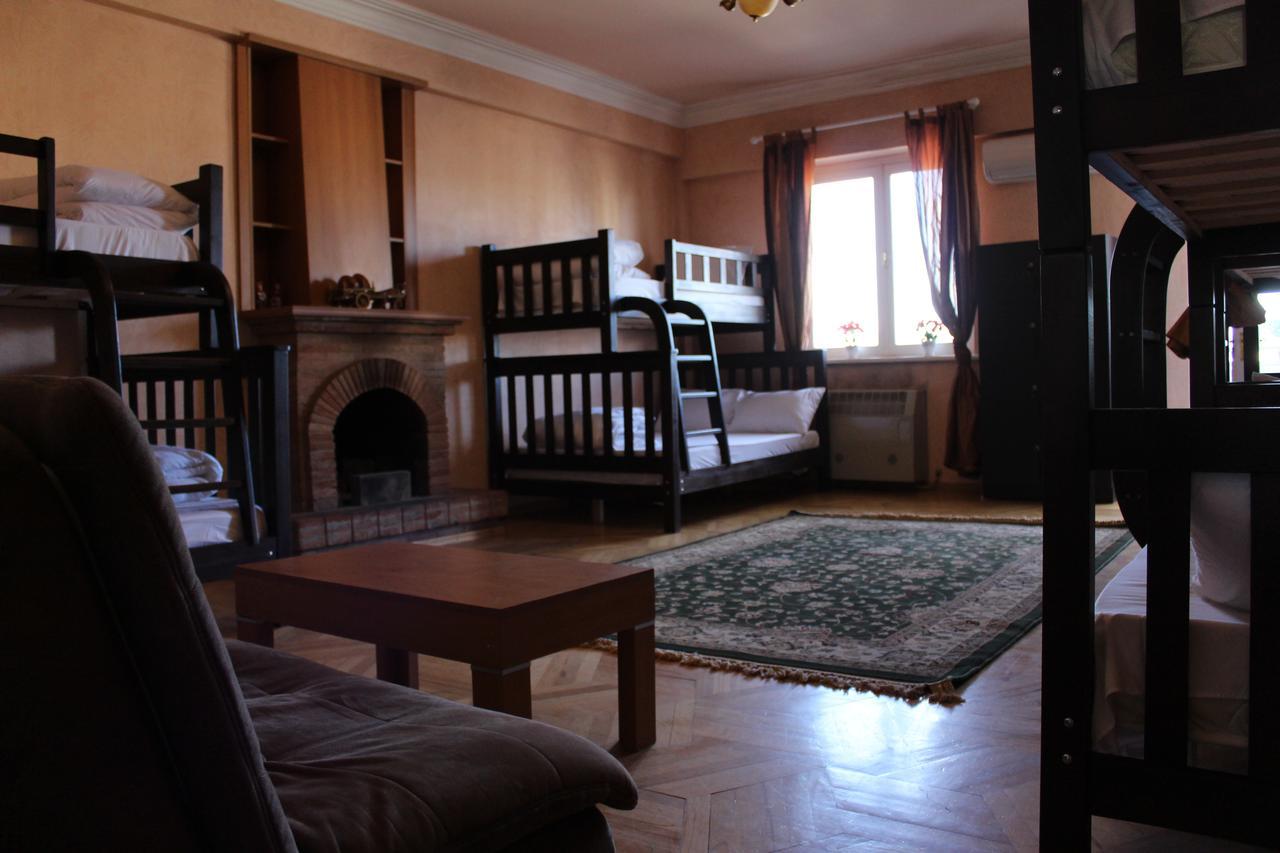Herrmas Hostel Tbilisi Ngoại thất bức ảnh