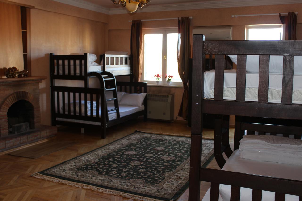 Herrmas Hostel Tbilisi Ngoại thất bức ảnh