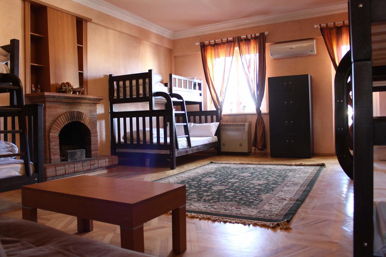 Herrmas Hostel Tbilisi Ngoại thất bức ảnh
