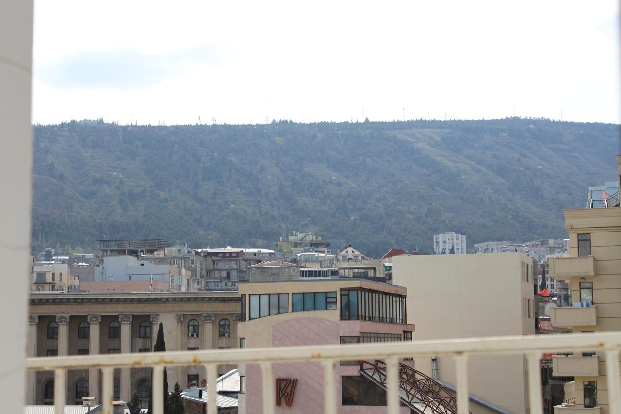 Herrmas Hostel Tbilisi Ngoại thất bức ảnh